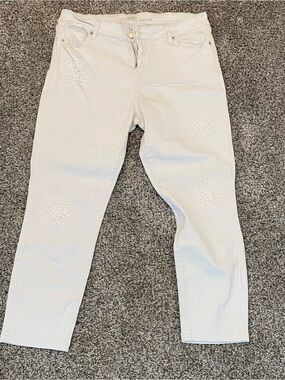 Soho White Embroidered Medallion Jeans sz 14 Legging crop great condition